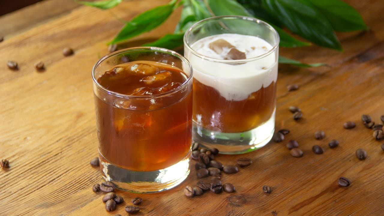Ruso blanco y ruso negro: dos bebidas con vodka y café clásicas y deliciosas