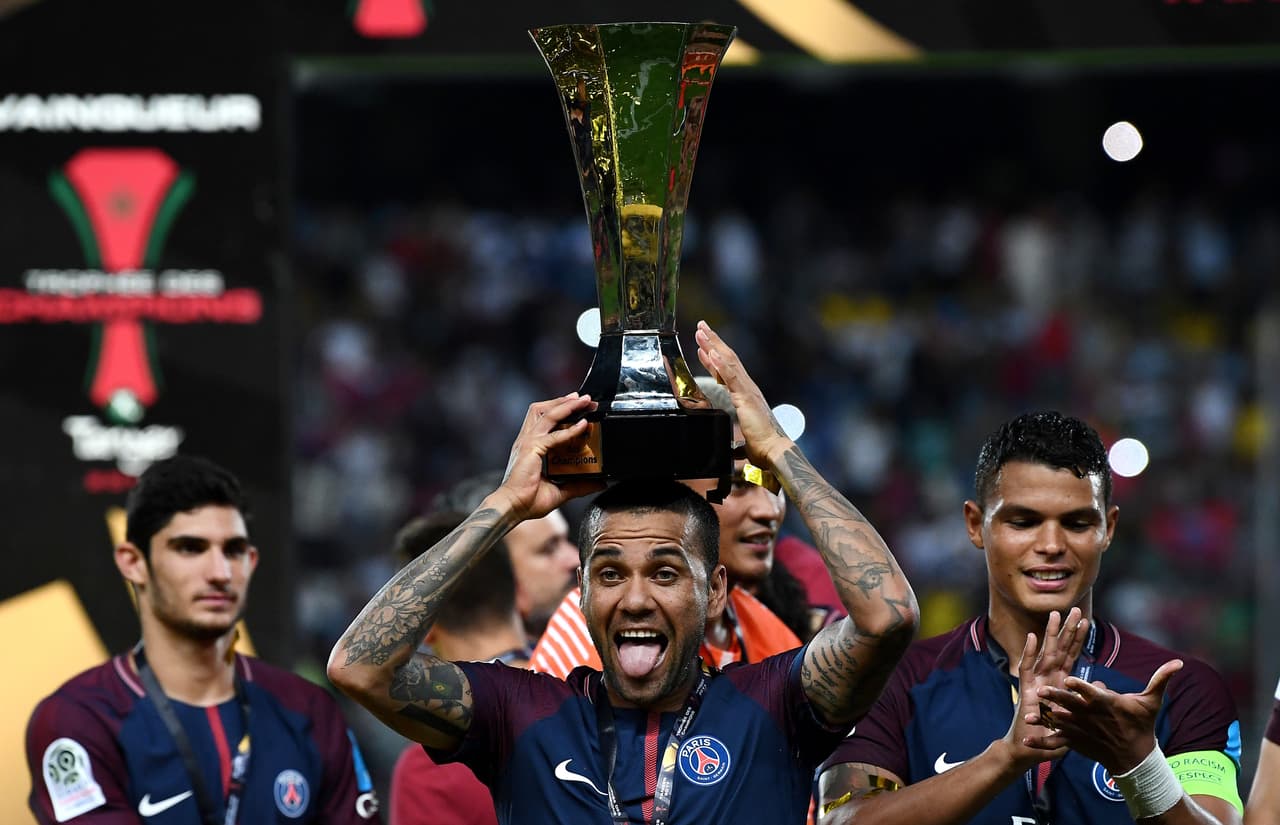 Dani Alves sumó sus primeros minutos oficiales con el equipo parisino y lo hizo de gran manera. Gol y asistencia para la remontada que le entregó el primer título de la temporada a su equipo.