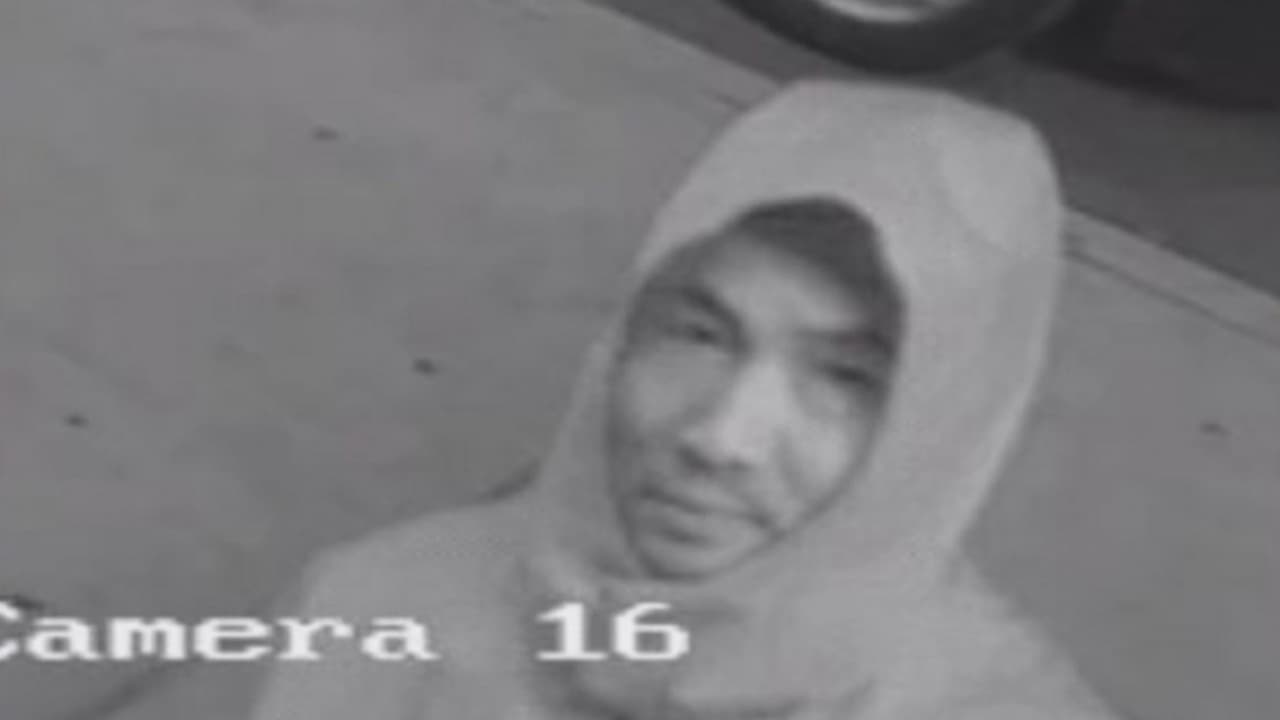 Autoridades buscan a sospechoso que armado con un martillo vandalizó dos mezquitas en Nueva York