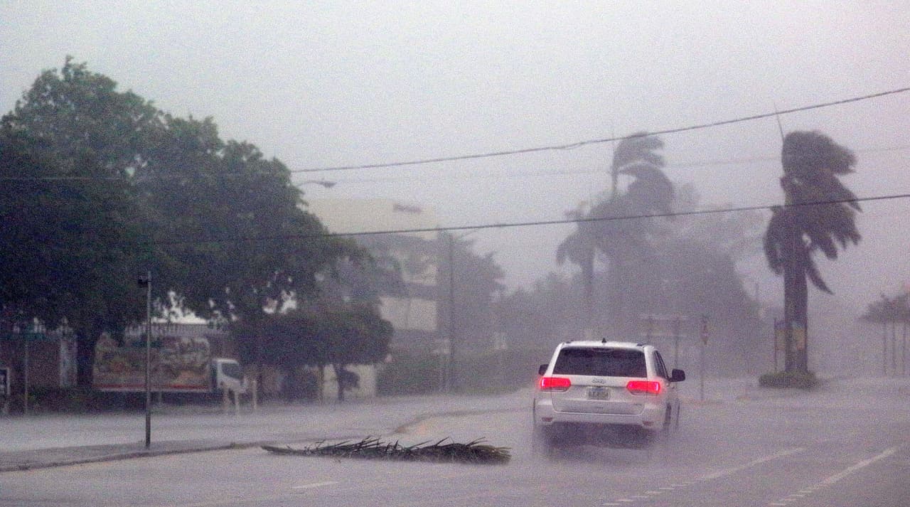 Lluvia y fuertes vientos en Boca Raton, en la costa este de Florida.