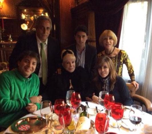 La hermana menor de Verónica Castro ha recibido el apoyo de su familia en este difícil proceso: "Hasta ahorita todo perfecto, con las dificultades de la vida normal, pero tratando de salir adelante. Yo creo que vamos a estar muy bien, todos estamos luchando para estar mejor y para ayudarnos también entre nosotros".