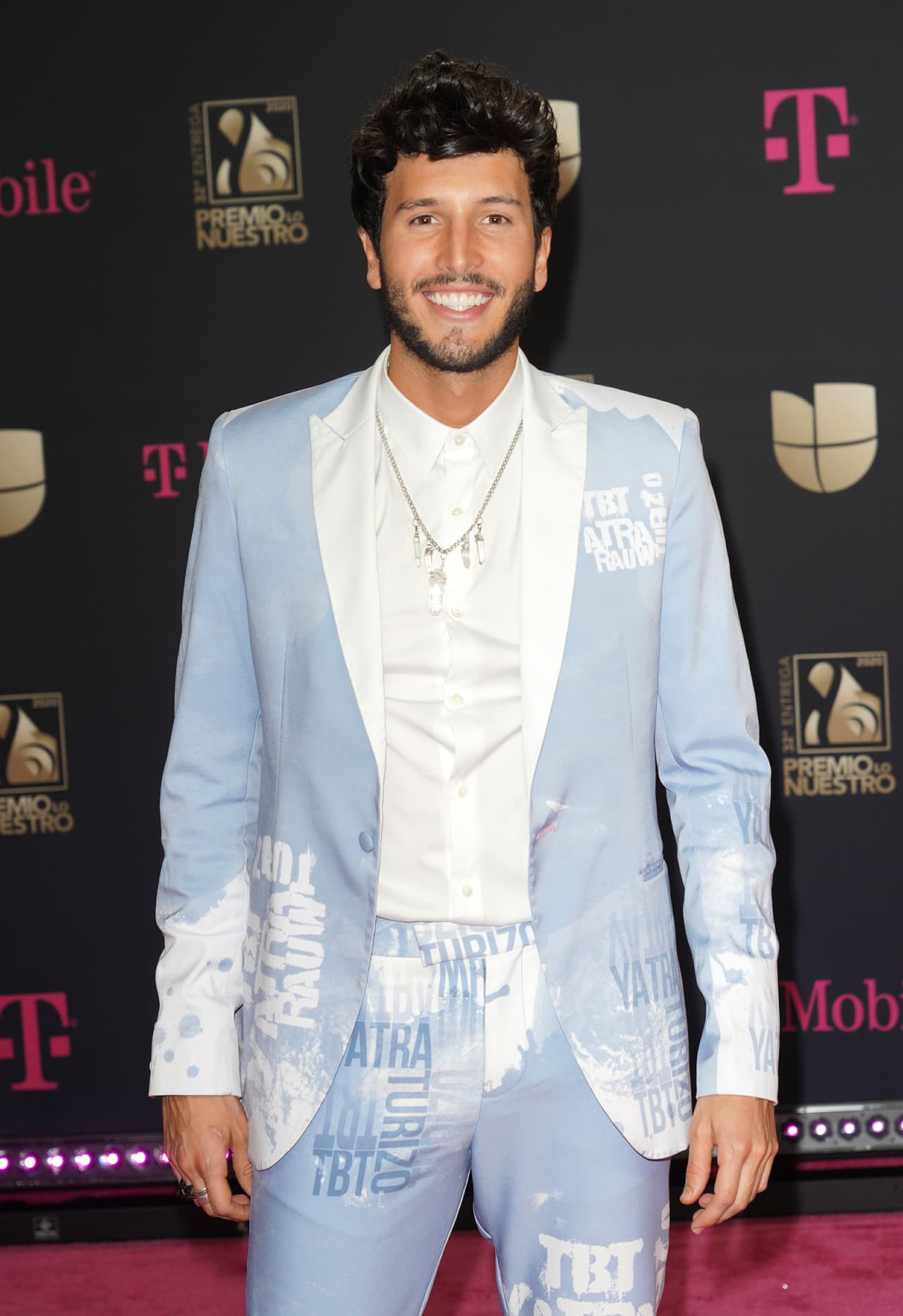 ¿Qué famoso está detrás de la máscara?