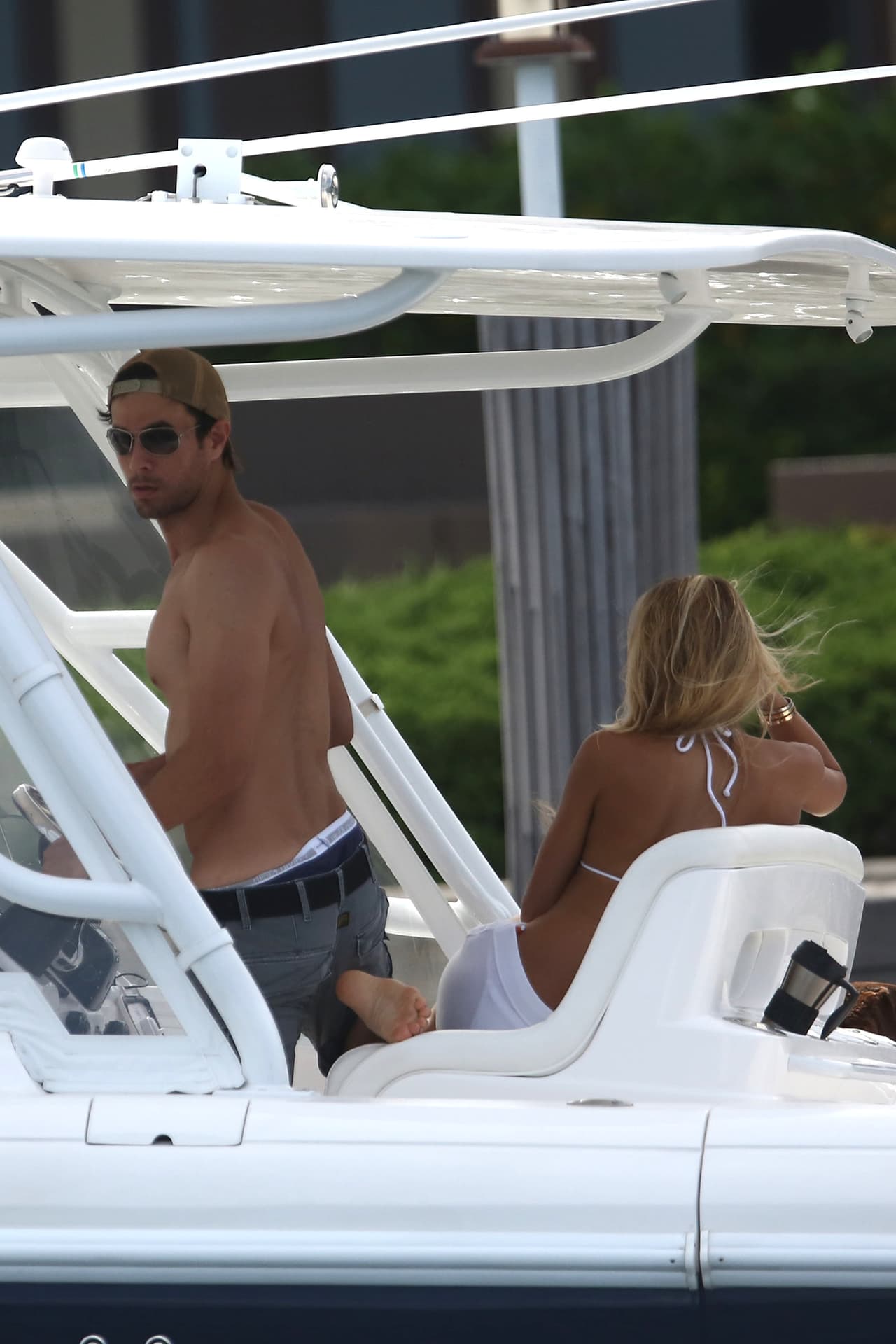 En 2013 así lo vimos abordo de un yate, disfrutante del clima y de su novia.