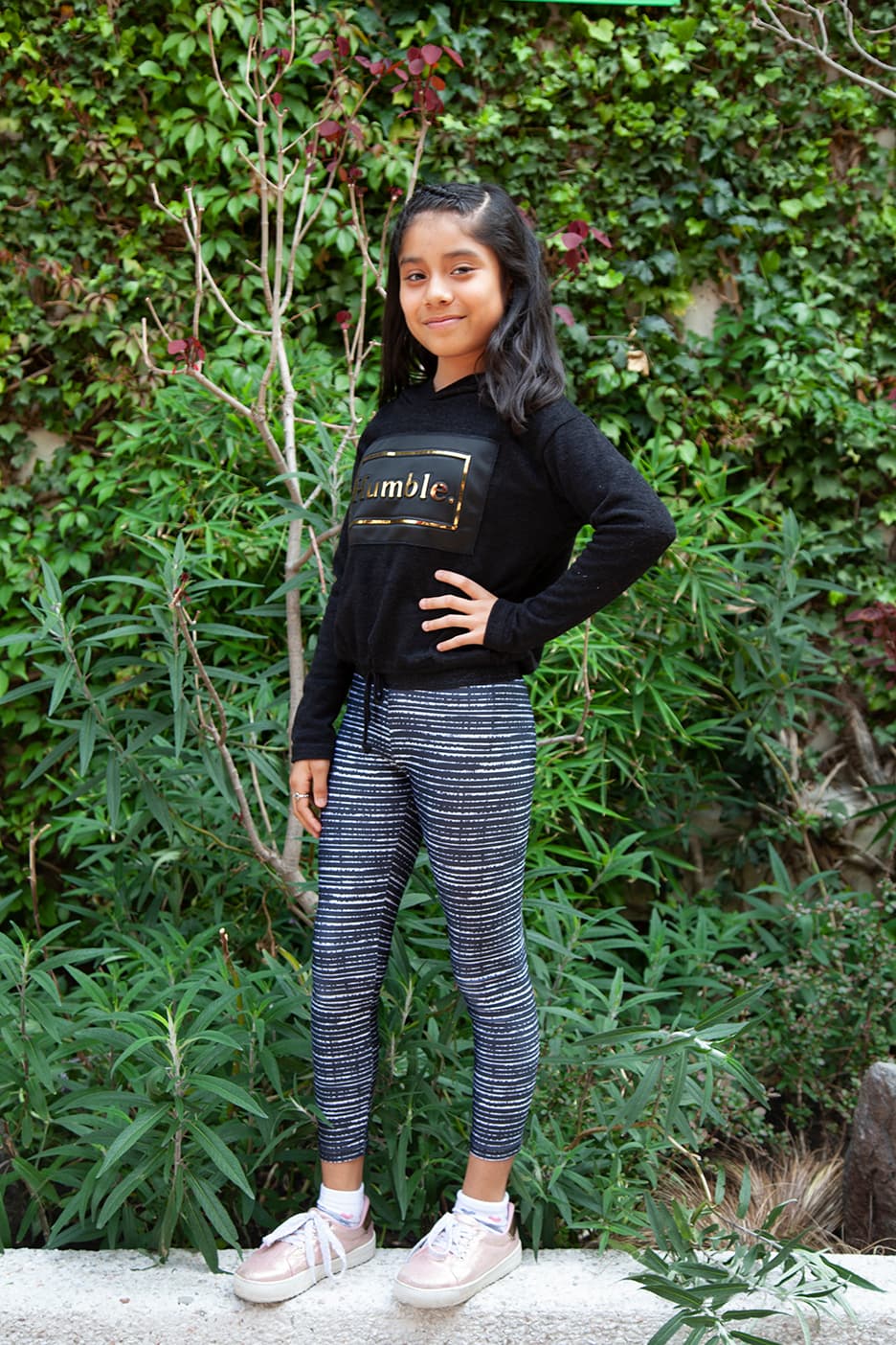 Ella es Adelinee, de11 años de edad. Su madre padece cáncer de mama y vende elotes para pagarse su tratamiento.