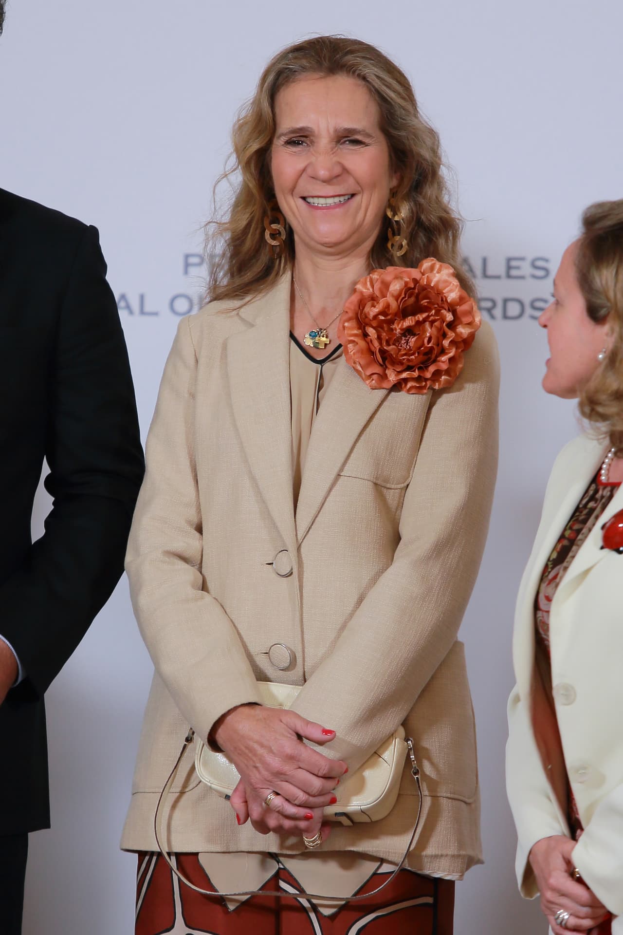 Fue captada paseando a su perro en Madrid, España.