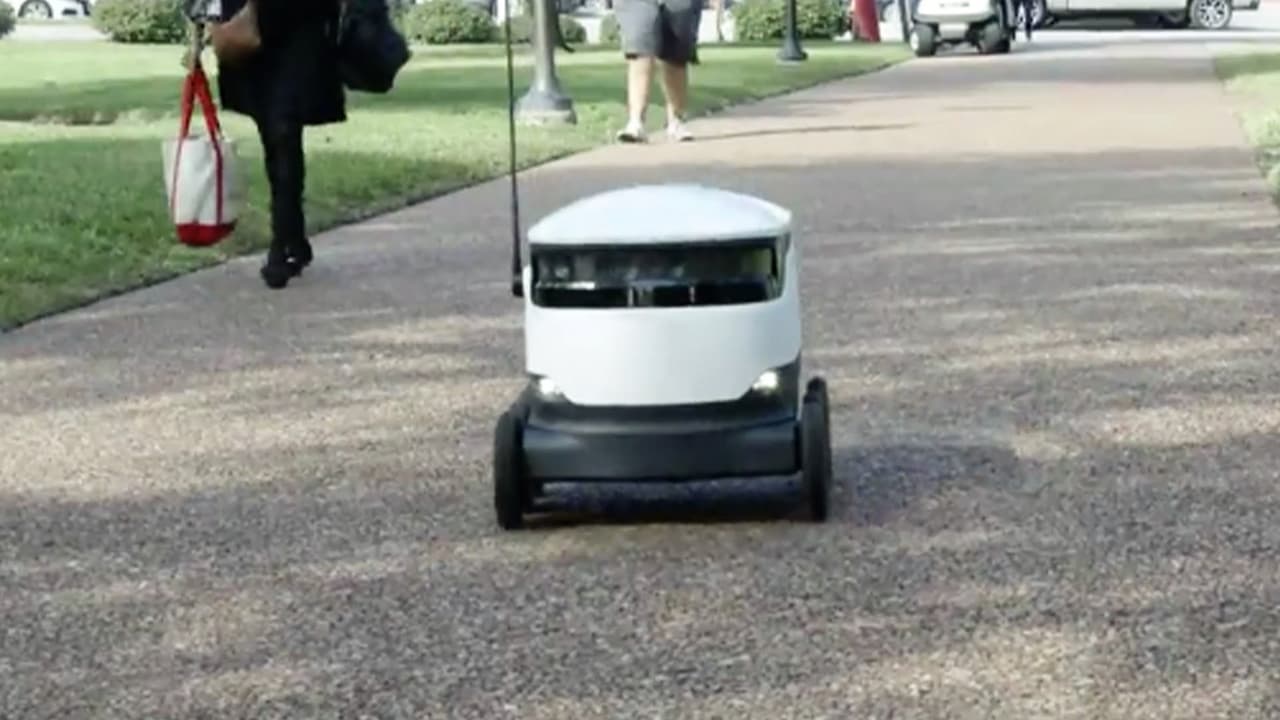 Para acceder al servicio, los usuarios deben descargar la aplicación Starship Deliveries para iOS y Android.