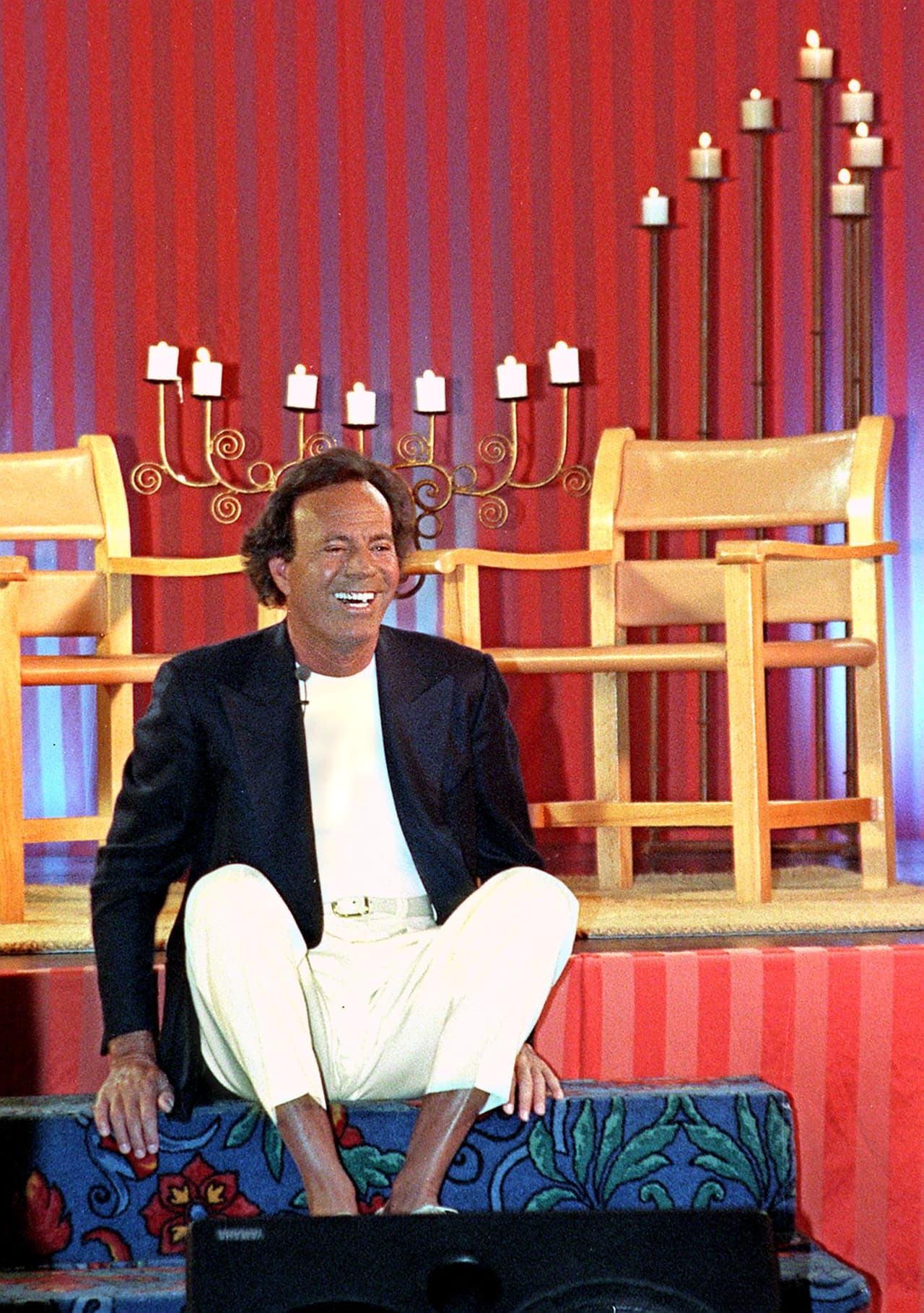 Entre los premios que destacan en su amplia trayectoria están un GRAMMY Latino como Persona del año en 2001. Mientras que en Viña del Mar lo nombraron en 2004 como 'Hijo Ilustre', ya que en ese festival inició su proyección internacional.