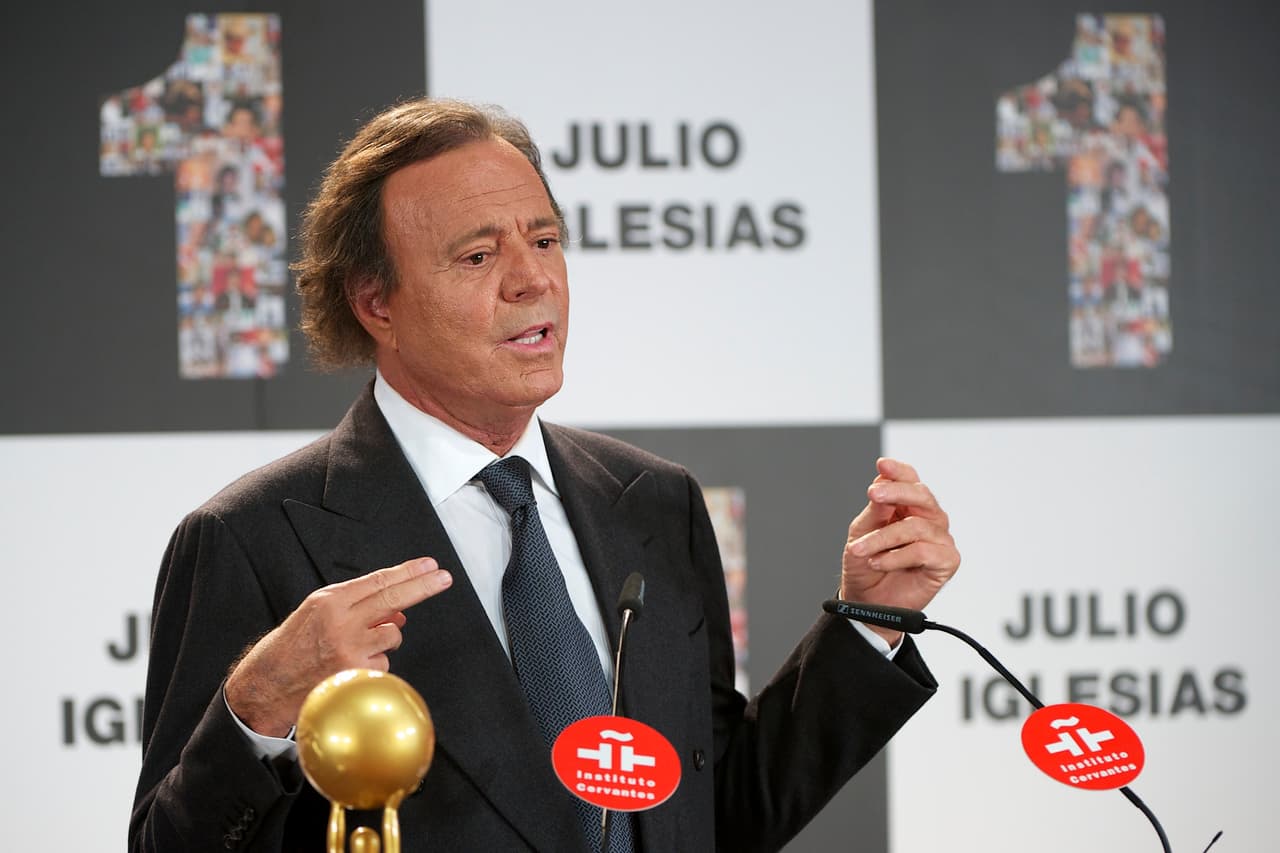 "Pero si viene Julio 
<b>se va a revolucionar allá adentro </b>porque lo aman", aseguró Carrillo, "él está con nosotros". 
<br>