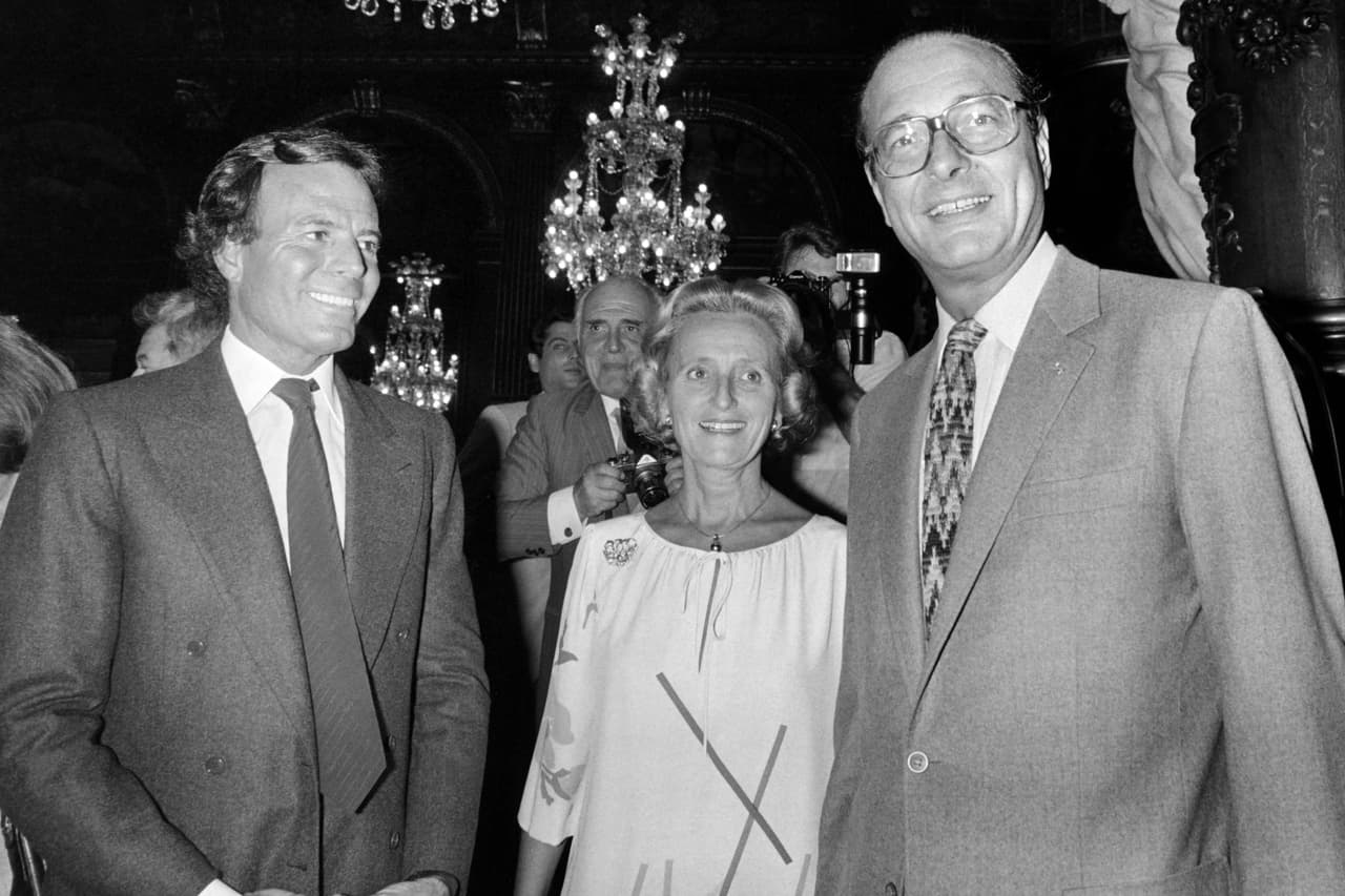 Julio José Iglesias de la Cueva nació el 23 de septiembre de 1943 en Madrid, España.