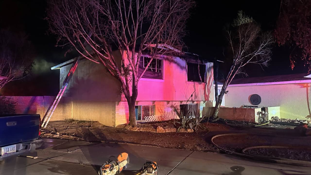 Los dos residentes restantes no se encontraban en casa en el momento del incidente. Una mujer adulta fue trasladada a un hospital cercano en estado extremadamente crítico, donde horas más tarde perdería la vida.