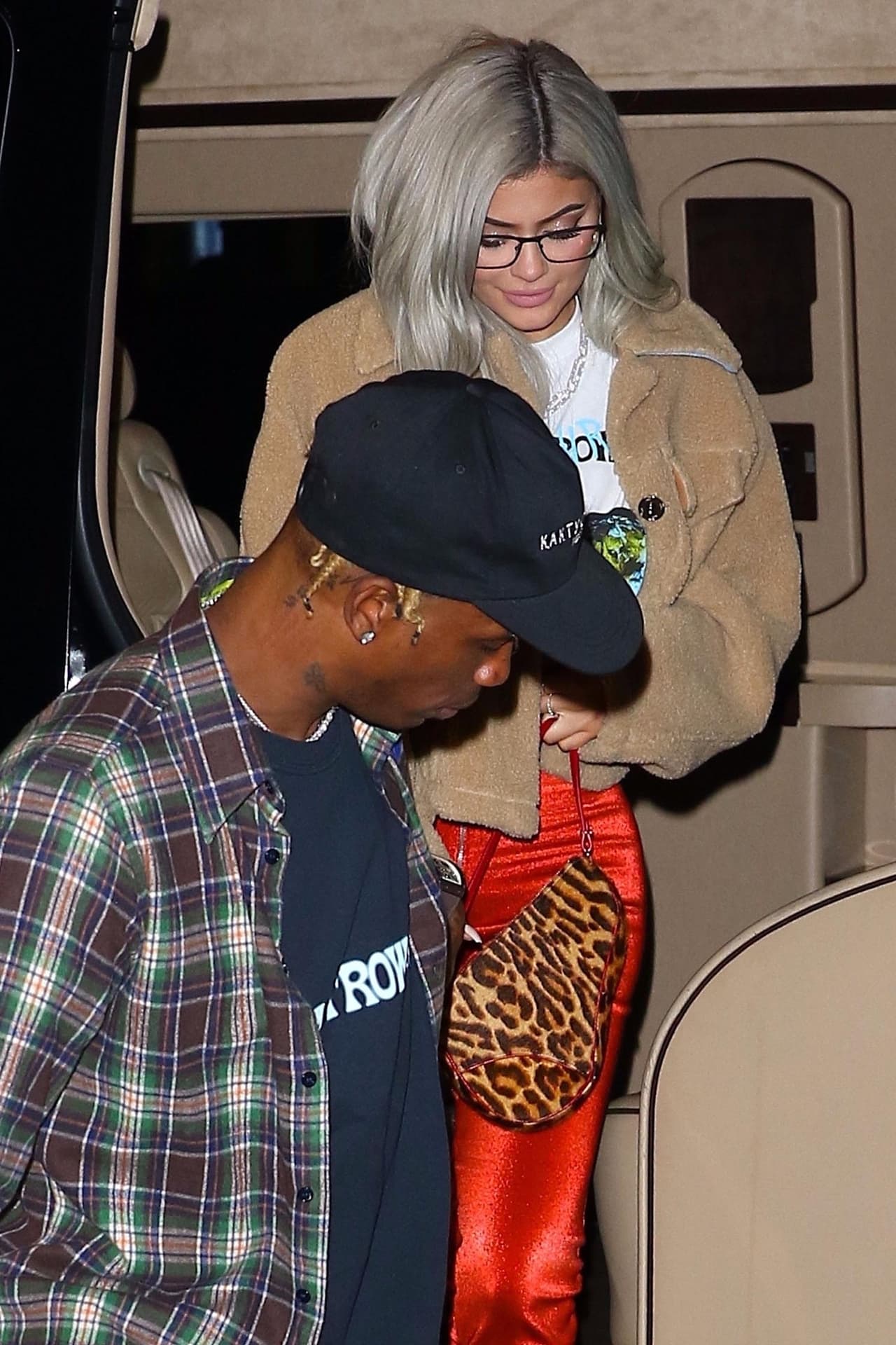 De acuerdo con medios como TMZ y Daily Mail, 
<b><a href="https://www.univision.com/temas/kylie-jenner" target="_blank">Kylie Jenner</a></b>, 
<b><a href="https://www.univision.com/famosos/kylie-jenner-hace-historia-supera-al-creador-de-facebook-como-la-multimillonaria-mas-joven-fotos" target="_blank">la multimillonaria más joven (21 años)</a></b>, está atravesando una crisis de pareja con el rapero 
<b><a href="https://www.univision.com/temas/travis-scott" target="_blank">Travis Scott</a></b>.