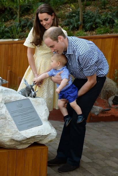 Asimismo, al cuidado de sus padres, el príncipe George tuvo sus primeros acercamientos con animales.