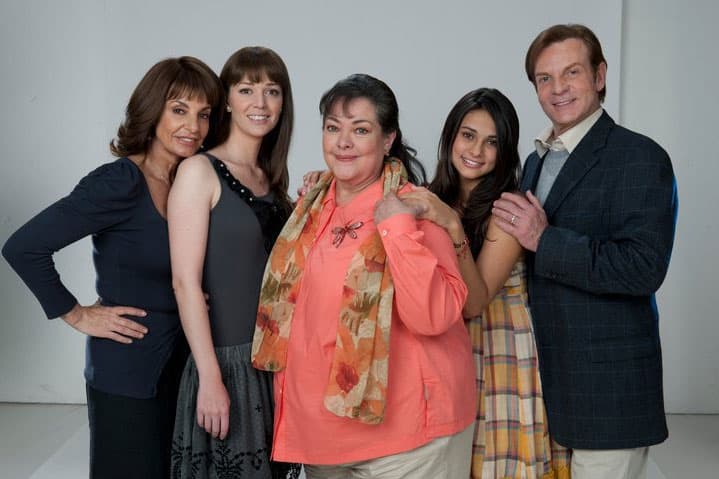 En esta historia dio vida a 'Carlota Viuda de Curiel'.