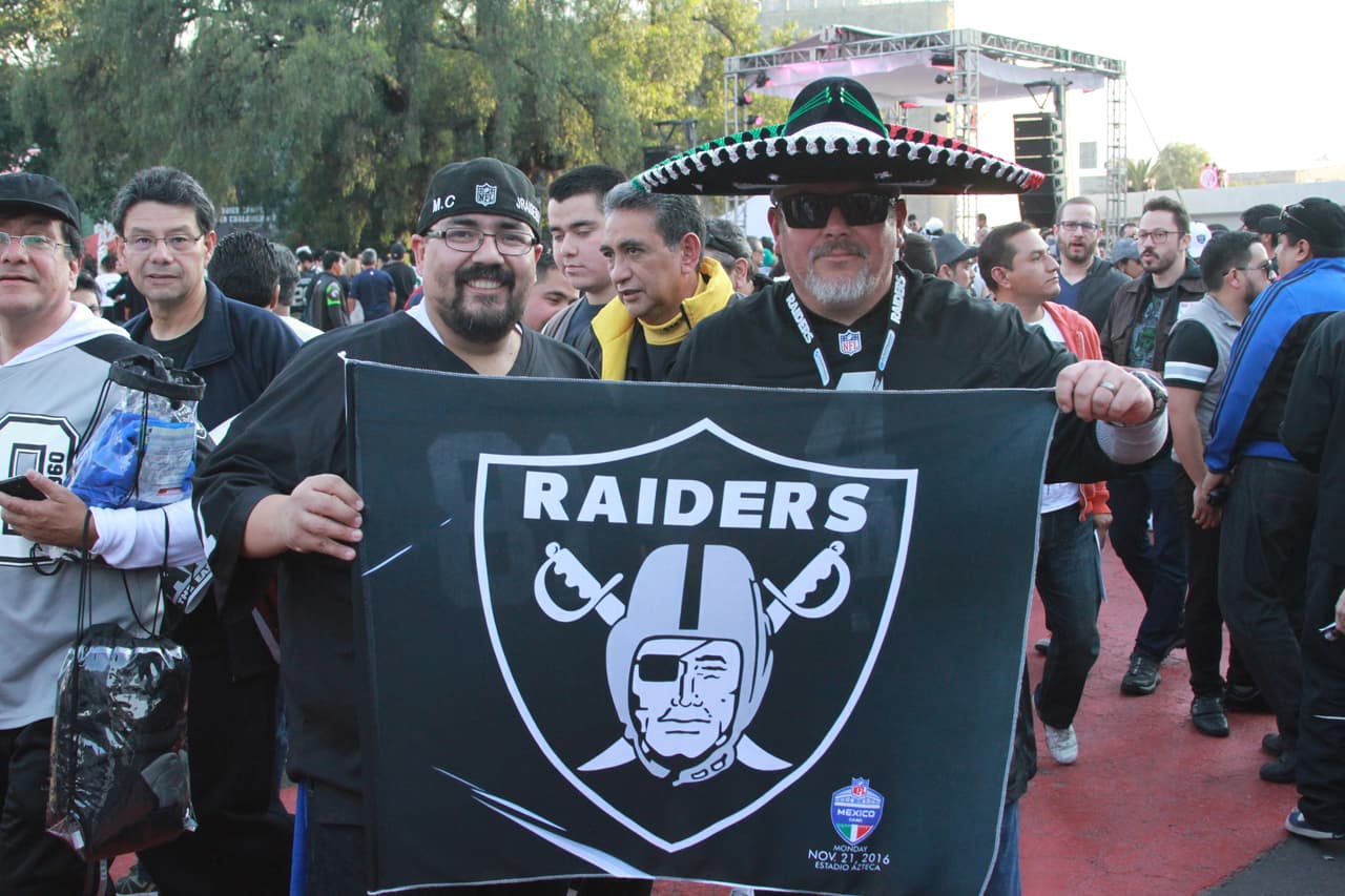 Miles de aficionados y apasionados de la NFL se dieron cita en el estadio Azteca para presenciar el duelo de Monday Night entre Raiders y Texans.