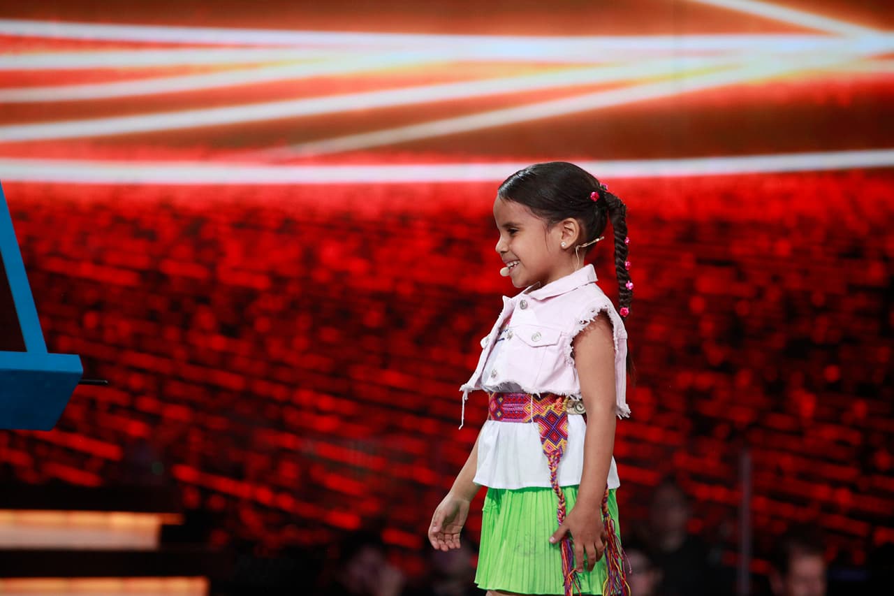 'Beba' es una de las capitancitas de Pequeños Gigantes que cada domingo nos encanta con sus ocurrencias. Cuando la conocimos, en la primera gala, nos enamoró al declamar un poema en náhuatl, idioma que le enseñó a hablar su abuelo.
