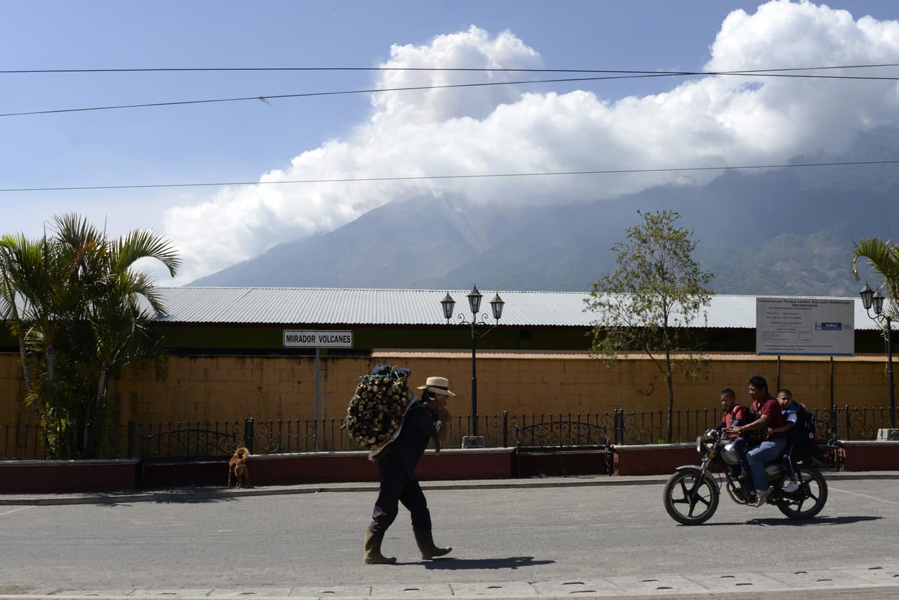 Unas 2,880 personas fueron evacuadas de sus hogares y 280 fueron movilizados de sus escuelas.