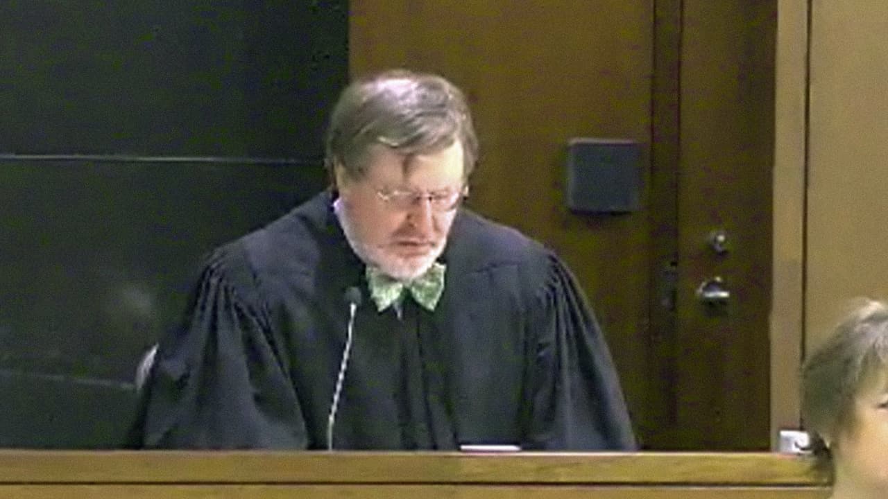 <b>Día 15/ Febrero 3.</b> 
<a href="https://www.univision.com/noticias/politica/trump-dice-que-el-juez-que-suspendio-su-veto-migratorio-tendra-la-culpa-si-pasa-algo">El juez federal James Robart bloqueó provisionalmente,</a> mientras revisaba el fondo del caso, el veto que desde el 27 de enero impedía temporalmente la entrada al país de los refugiados de todo el mundo y de los ciudadanos de Libia, Sudán, Somalia, Siria, Irak, Irán y Yemen.