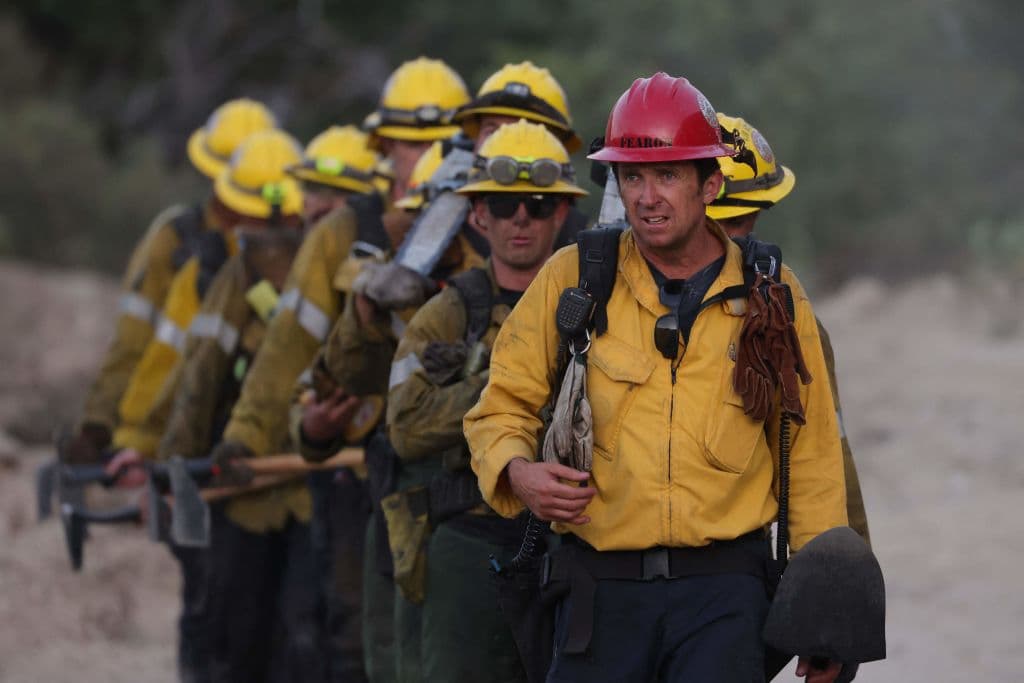 Por el momento, solo un bombero ha requerido atención médica mientras combaten los incendios. No se especificó qué le pasó, pero se supo que no fue de gravedad.