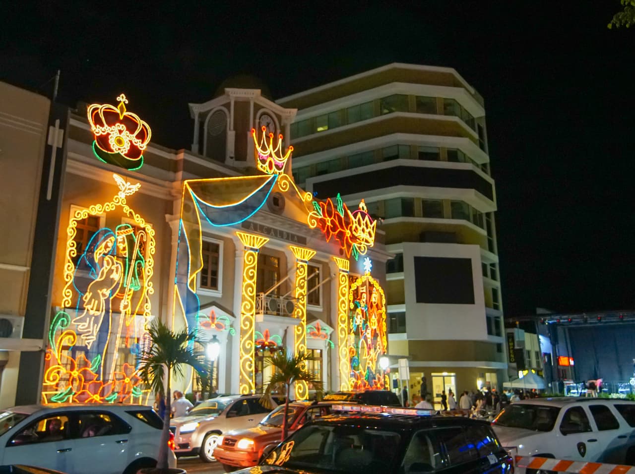 La ciudadanía podrá observar el encendido desde sus autos, transitando por las áreas iluminadas.