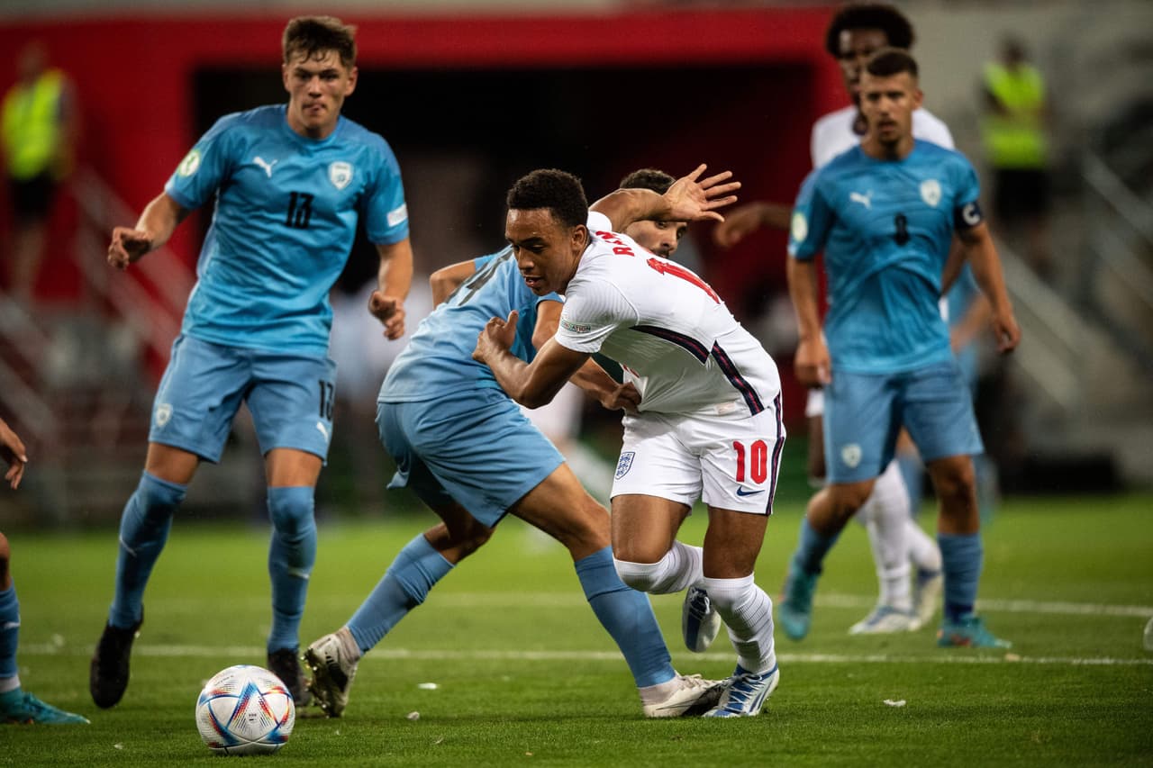 Inglaterra le remontó a Israel y lo derrotó 1-3 en tiempos extra con goles de Callum Doyle, Carney Chukwuemeka y Aaron Ramsey para coronarse en el Campeonato Europeo Sub-19.