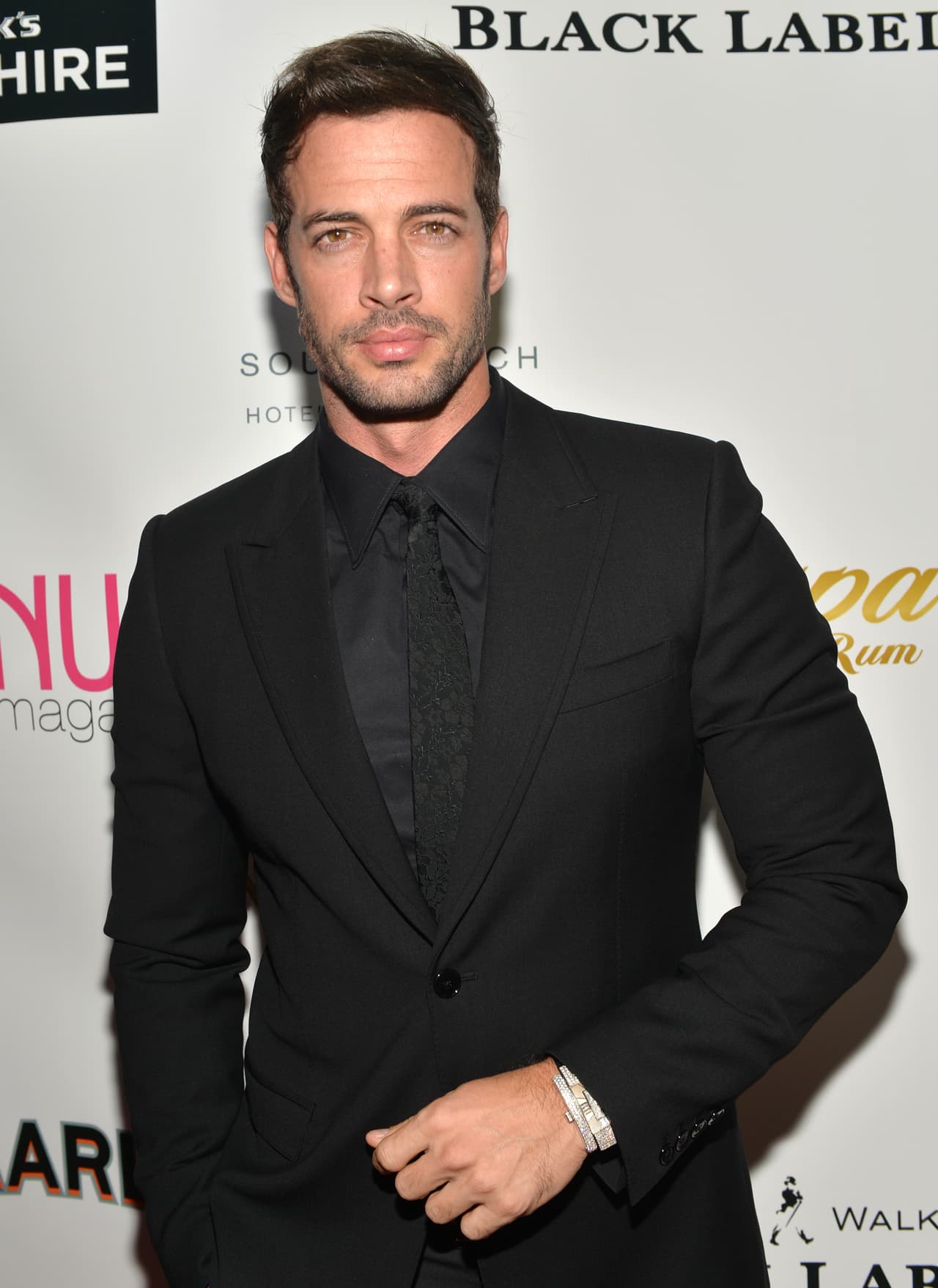 "Los quiero.
<b><a href="https://www.univision.com/famosos/estan-separados-william-levy-reaparece-con-un-mensaje-para-sus-hijos-pero-elizabeth-no-le-da-like-fotos" target="_blank">Les agradezco todo el cariño</a></b> que siempre me han brindado. Esto es para ustedes", finalizó el escrito del cubano.