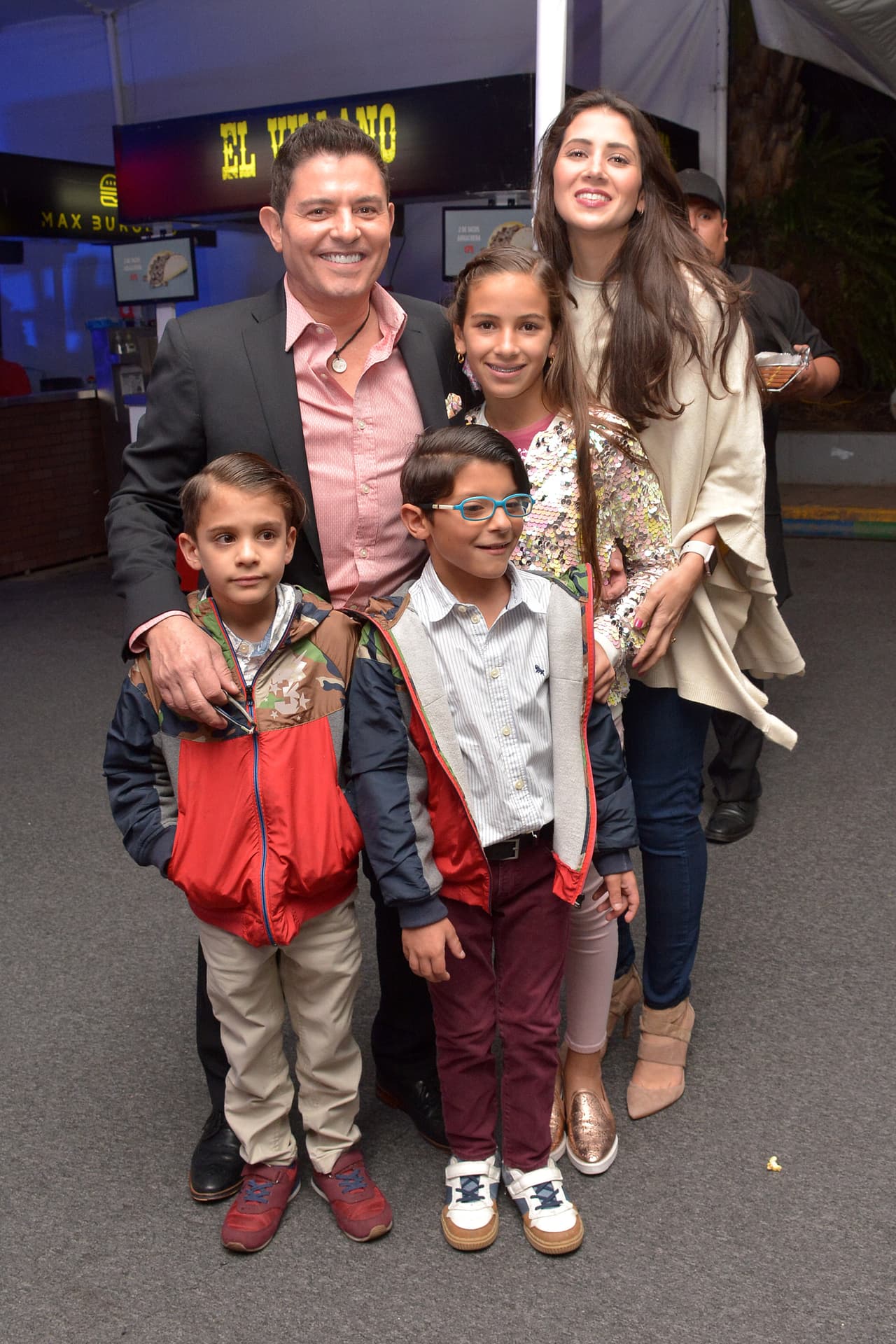 A lo largo de su relación Patricia Rodríguez ha sabido entender el trabajo de Laguardia, aunque reconoce que no es sencillo: "Tener mucha paciencia y comprensión porque es una profesión, siento, que 
<b>muy difícil. Hay que tener paciencia </b>porque no es un marido que tiene un trabajo de 9 a 5 todos los días", dijo a 
<a href="https://peopleenespanol.com/celebridades/ernesto-laguardia-es-mayor-que-su-esposa-patricia-rodriguez/" target="_blank">People en Español</a> en 2019.
<br>