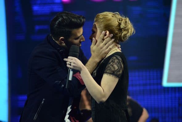 Jencarlos se le acercó...