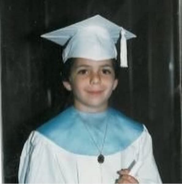 Aquí Armandito el día de su graduación.