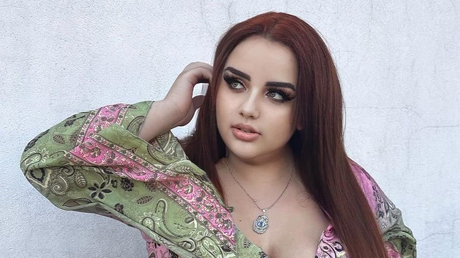 Bruja e influencer: Olga Báthory creció en una familia de brujos y ahora se dedica a eso profesionalmente