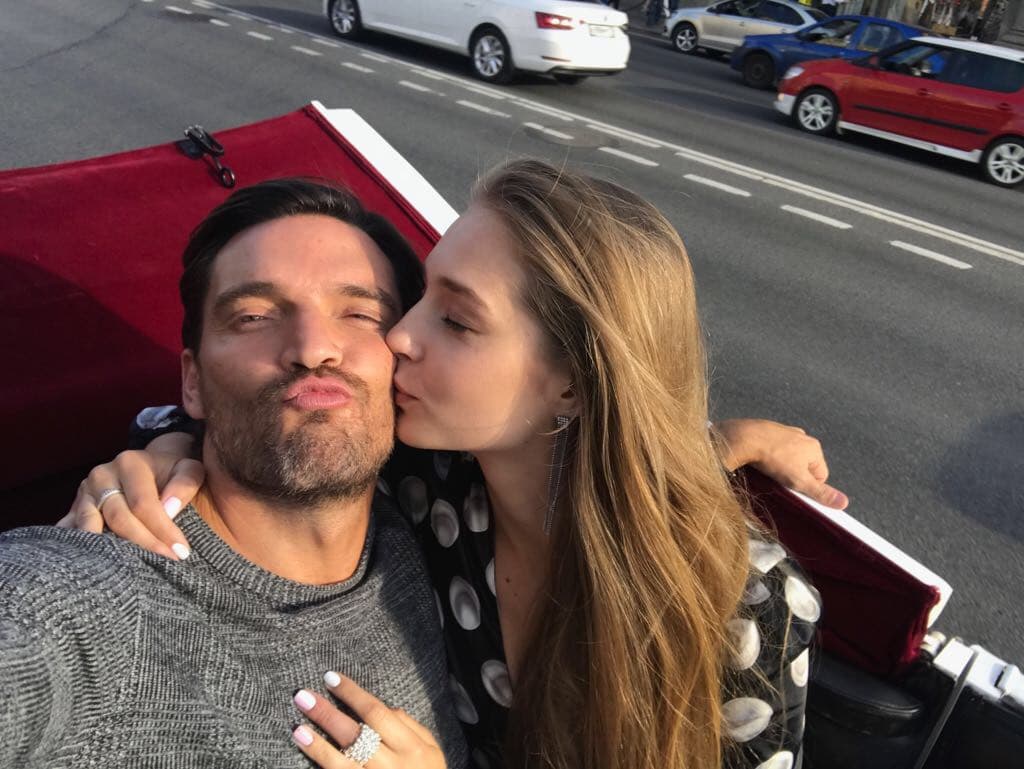 Cada uno de los detalles de sus citas románticas podremos verlas en el 
<a href="https://www.univision.com/entretenimiento/julian-gil-se-fue-a-rusia-a-buscar-el-amor-de-su-vida-aunque-el-no-hable-ruso-ni-ellas-espanol-video">reality Bachelorovsky</a>.