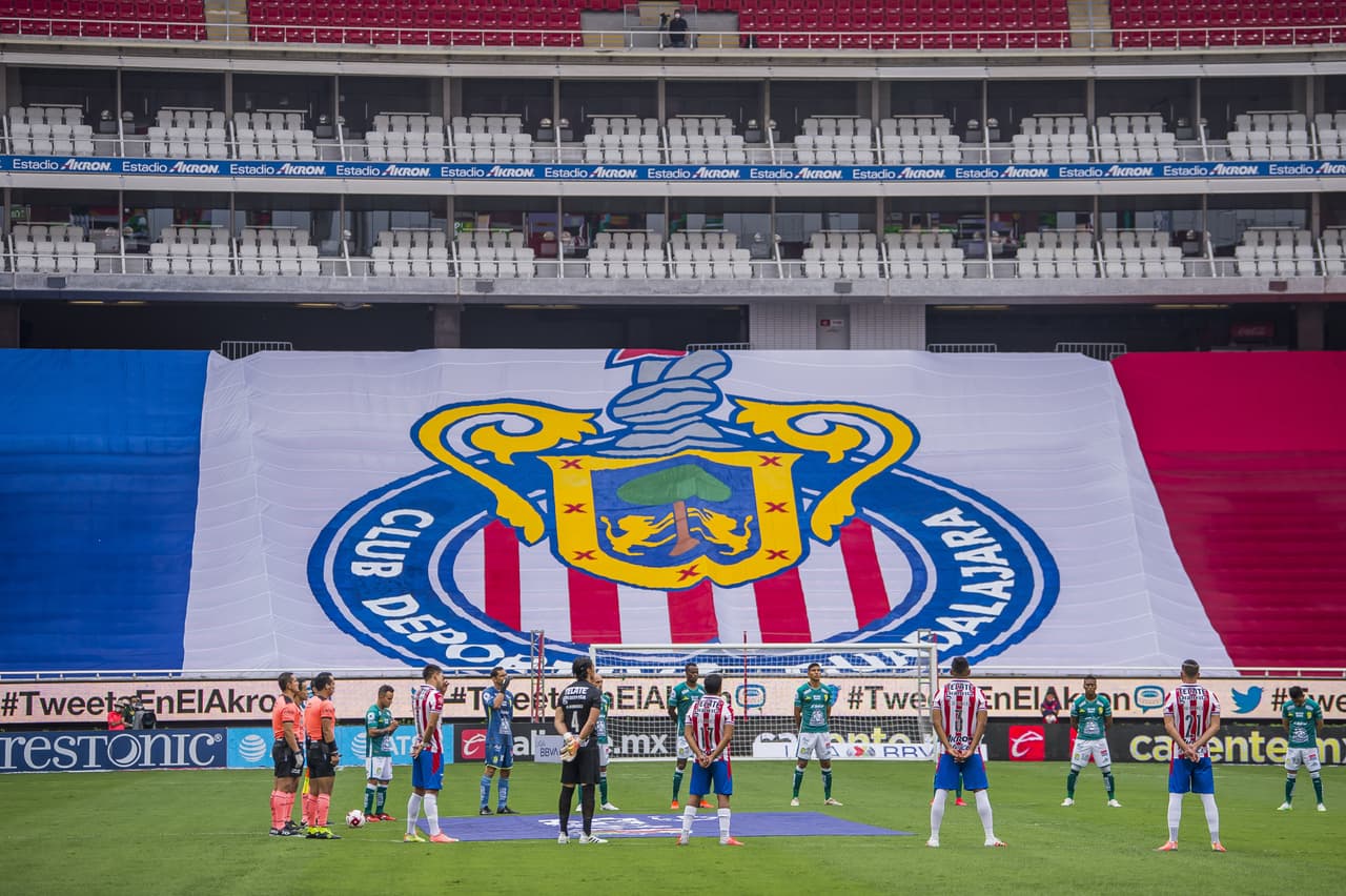 Así lucen algunos de los estadios mexicanos con el motivo de que la afición continúe en contacto con los jugadores durante cada partido.