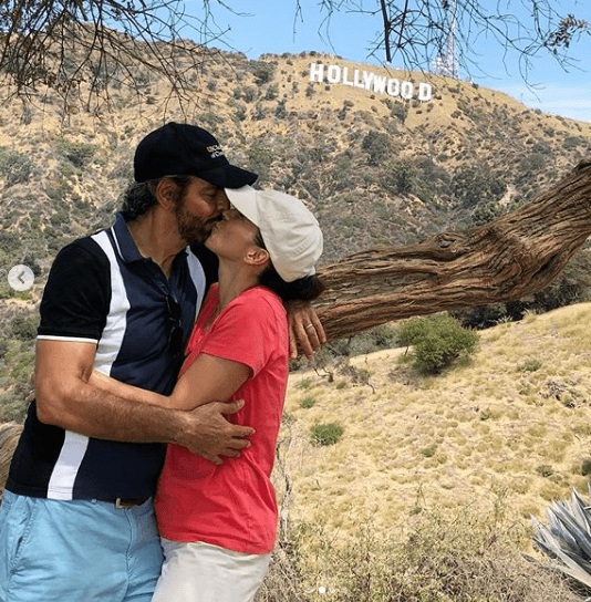 A través de redes sociales, una de las parejas favoritas del espectáculo, acostumbra a presumir su amor y esta vez, fue Alessandra Rosaldo quien desbordó romanticismo al recordar el día en el que Derbez le propuso matrimonio.
<br>