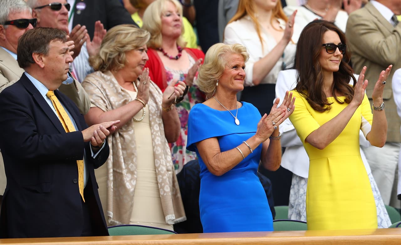 Otro de los días de visita a las canchas de Winbledon, la Duquesa eligió una de las marcas favoritas de Michelle Obama: Roksanda. Su característico juego de colores en bloque llevó esta vez a la Duquesa a jugar con un tono limón y el blanco.