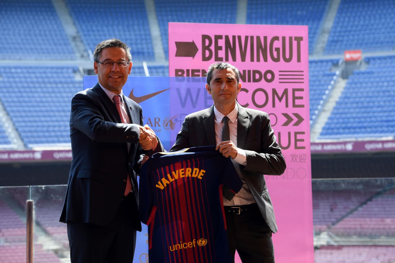 3. Quienes no fueron requeridos fueron los dirigentes del Barça, encabezados por Josep Bartomeu, y el nuevo DT del equipo Ernesto Valverde. Tampoco fue invitado Diego Maradona, por ejemplo.