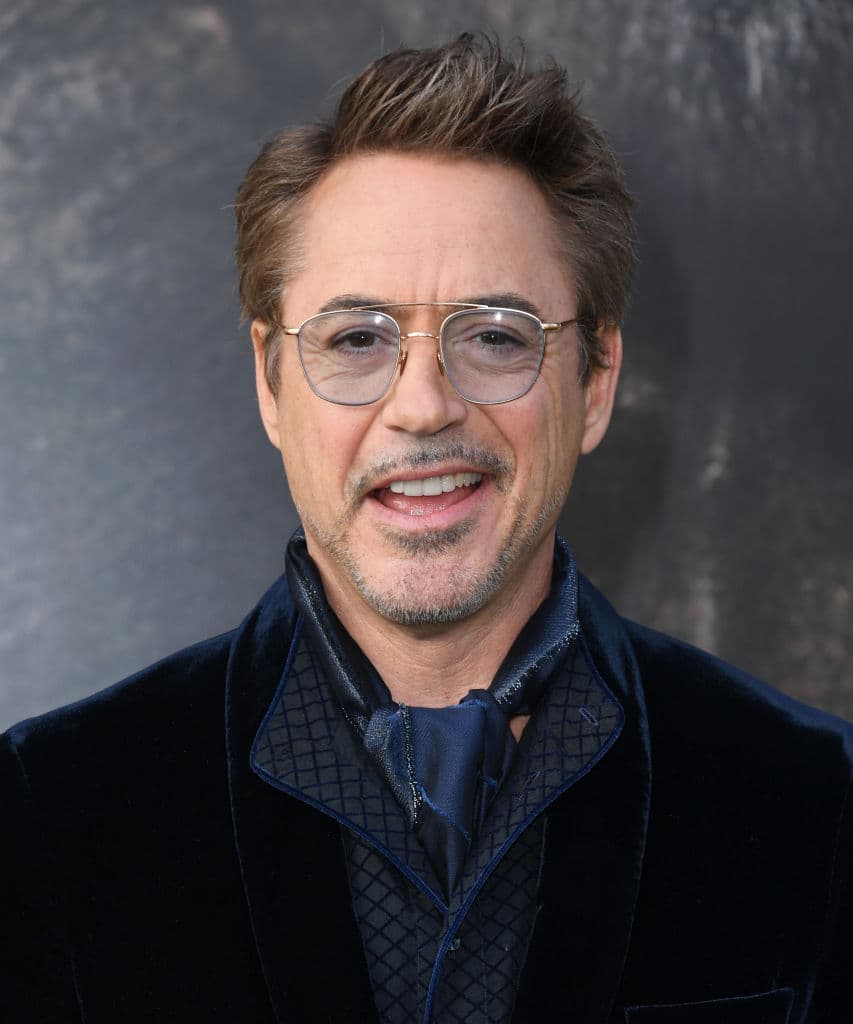 <b>Robert Downey Jr.</b>
<br>Antes de ser el inconfundible Iron-Man, el actor era constantemente mencionado en los tabloides de noticias por sus recurrentes adicciones, lo cual casi le cuesta su carrera artística.