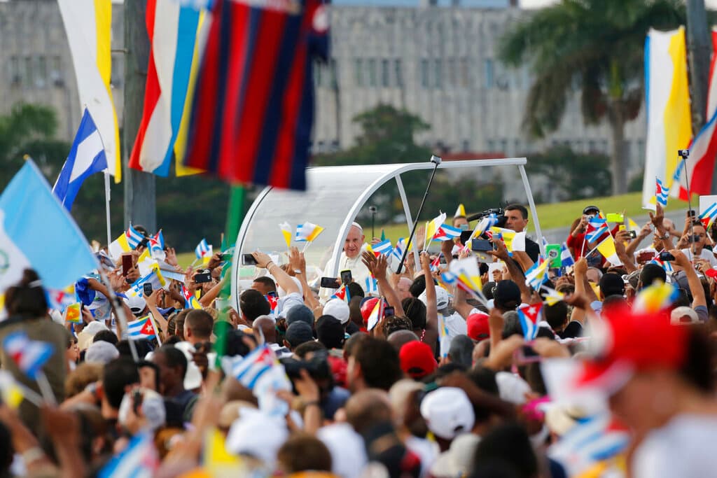 El papa Francisco en La Habana el domingo 20 de septiembre de 2015 donde ofició una misa. Allí fue recibido por una multitud de fieles cubanos.