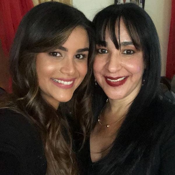 Además el parecido no se puede negar. Sin duda alguna, Doña Clara Contrera es la suegra que muchos caballeros quisieran tener.