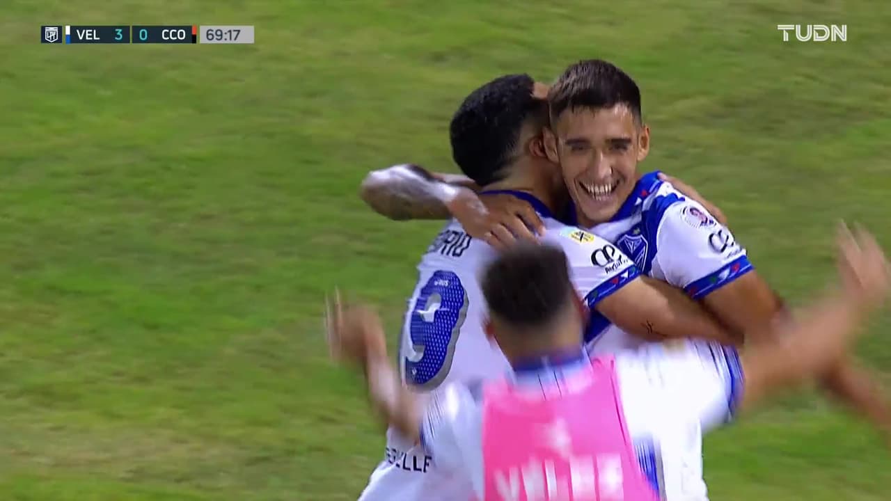 Osote del portero le permite a Vélez aumentar el marcador a 3-0