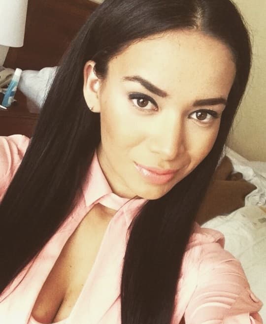 Además le encanta resaltar su mirada y en sus redes sociales tiene más de 50 mil seguidores.