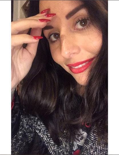 "Se guarda tu placenta, la encapsulan y te la tomas una pastilla diaria durante la cuarenta. Ayuda muchísimo. A mí no se me cayó el pelo, no me dio depresión postparto porque lo que hace es que equilibra tus hormonas después del parto que es como un bajón total", explicó.