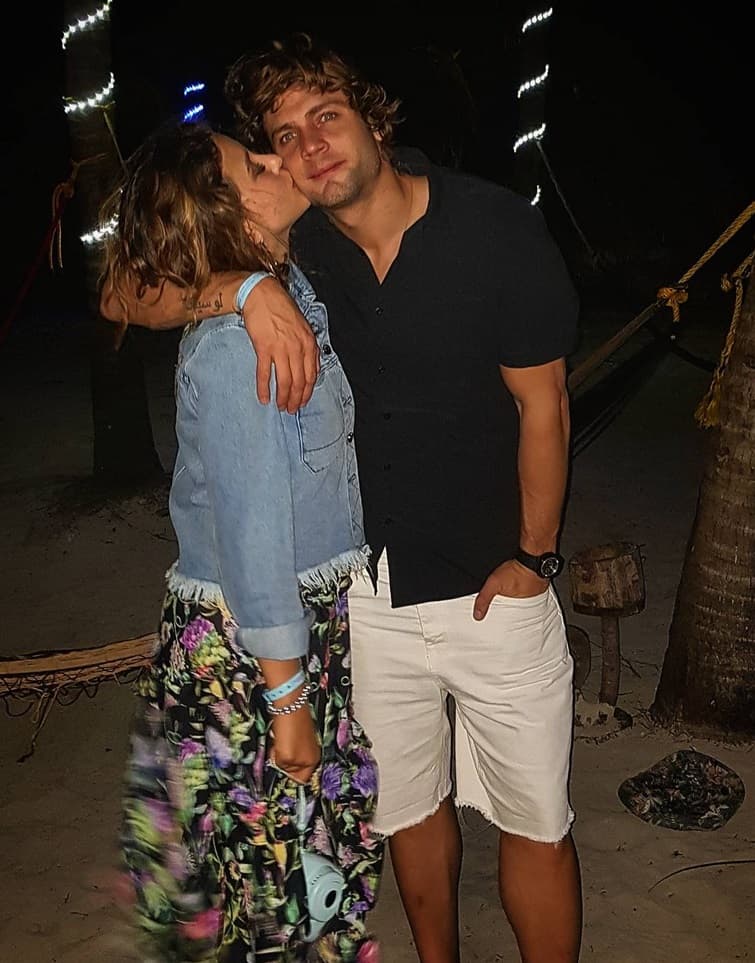 Con las imágenes de sus viajes demuestran que siguen juntos y todo indica que muy felices.