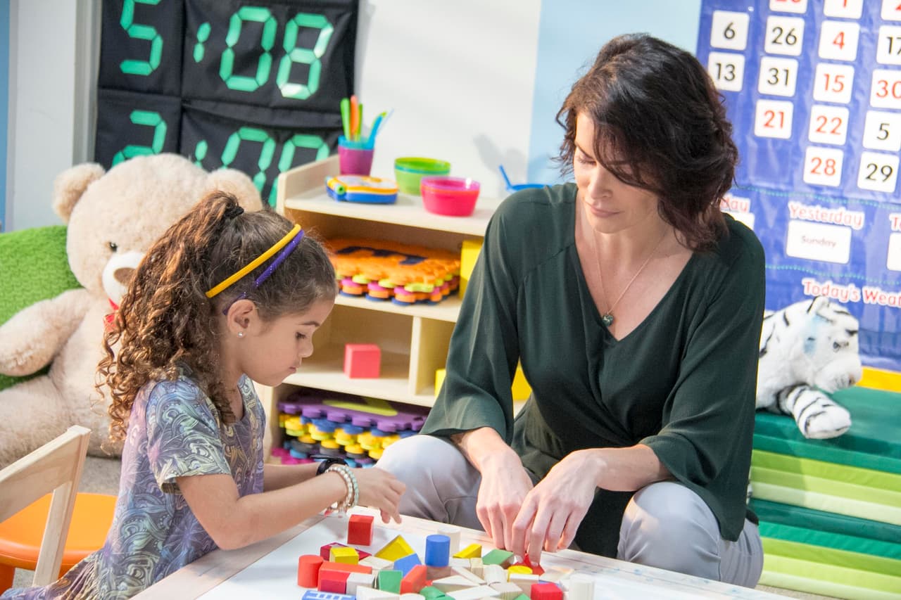 Cantar, leer y hablar con los niños enriquece su vocabulario y eleva su desarrollo cognitivo y emocional.