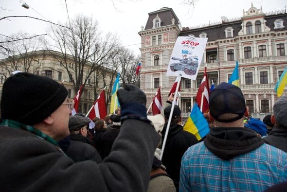 Kerry dijo este domingo haber hablado con todos sus colegas del Grupo de los Ocho (G8) y de otras naciones, y "todos están preparados para ir hasta el final a fin de aislar a Rusia".