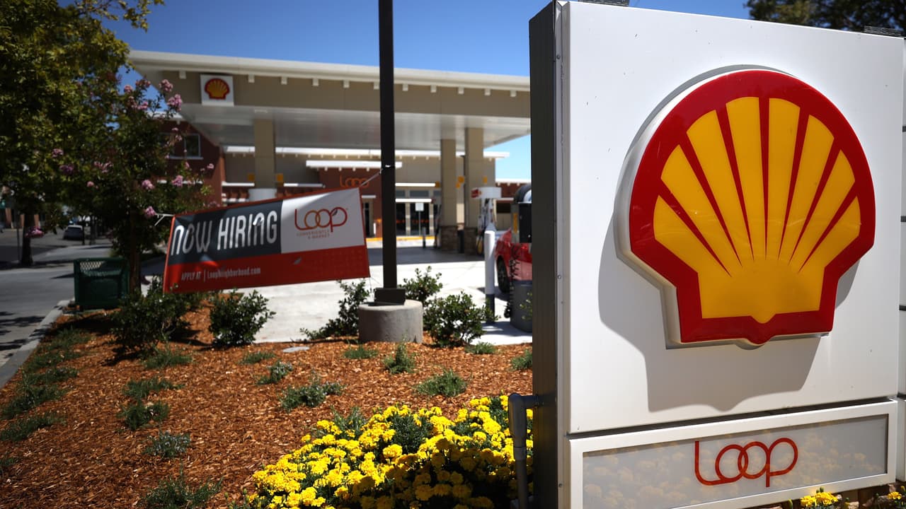 Caen los precios de la gasolina en Bakersfield, por debajo de la media de California