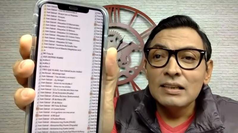 El comunicador Jorge Carvajal también compartió a través de su canal de Youtube
<b> una docena de mensajes y archivos </b>que supuestamente habrían intercambiado él y Juan Gabriel.
<br>