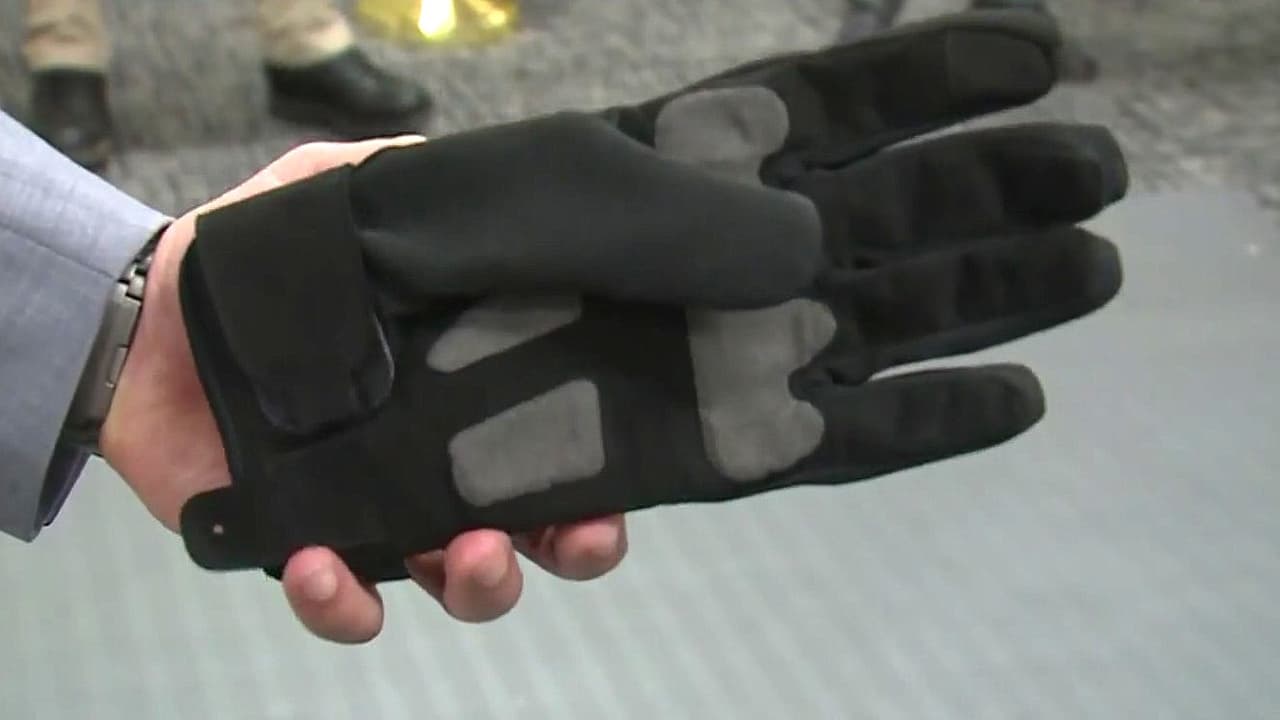Gavin Newsom frena uso de guantes de descargas eléctricas de ICE ¿desde cuándo aplica?