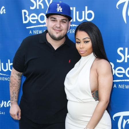 Pero tal parece que no sucedió lo mismo con la relación entre Rob y Blac Chyna, ya que luego de su separación a finales de 2016, la exbailarina habló mal de la familia Kardashian-Jenner e inició una serie de demandas contra ellos en 2017 al considerar que sabotearon su 'reality', segun indicó el portal 
<b><a href="https://mx.hola.com/famosos/2017101719831/blac-chyna-demanda-kardashians/" target="_blank">¡Hola! México. </a></b>