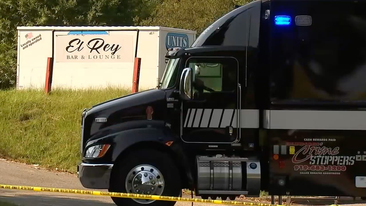 Matan a hombre frente a bar en Durham-Chapel Hill Boulevard
