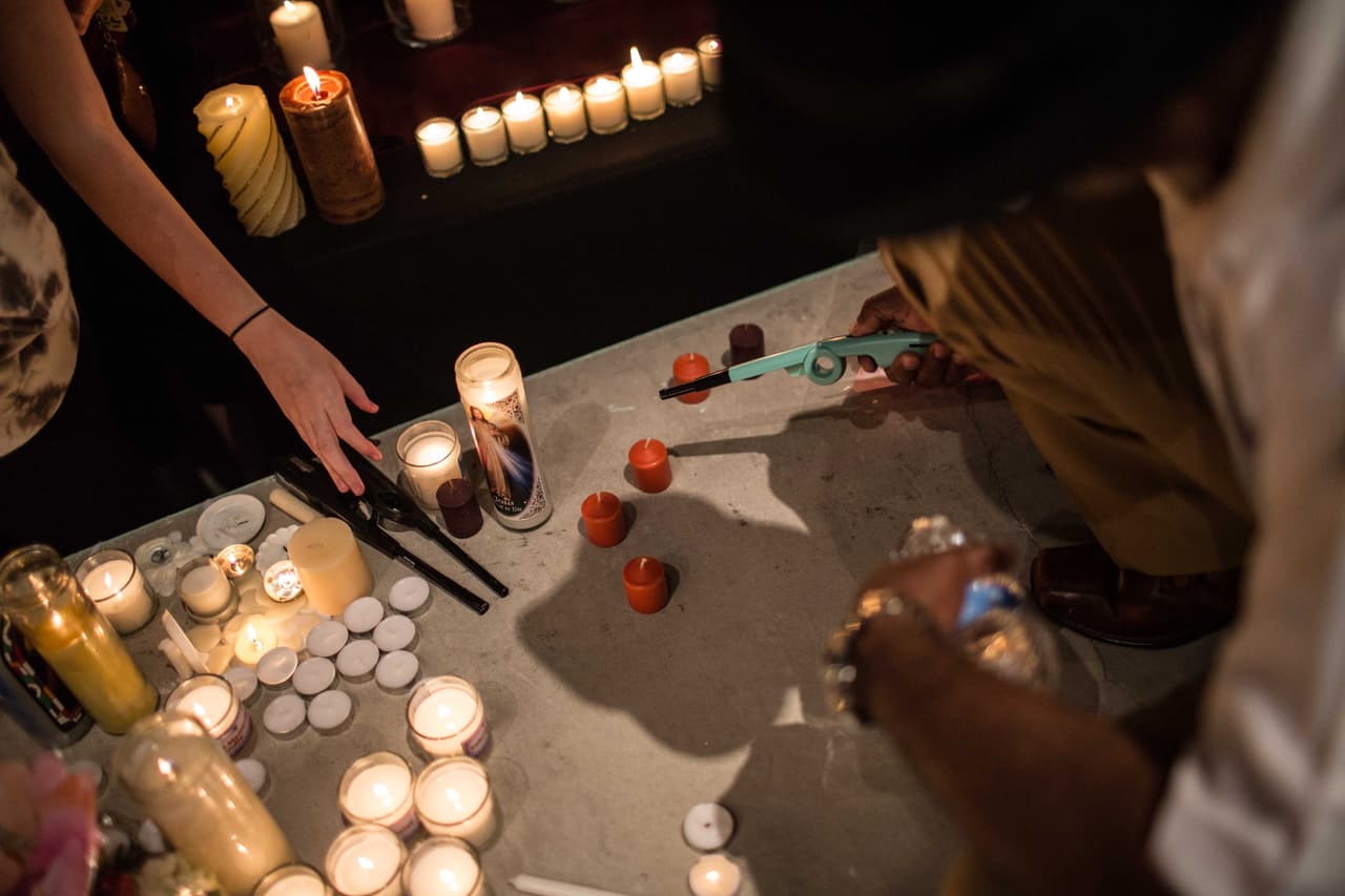 El de la secundaria Marjory Stoneman Douglas es el decimoctavo incidente con armas en una escuela de EEUU en lo que va del año, según la organización por el control de armas Gun Control Group Everytown. La cuenta incluye suicidios, eventos sin lesiones y un suceso donde un pistolero de 15 años mató a dos compañeros en una escuela secundaria de Kentucky.