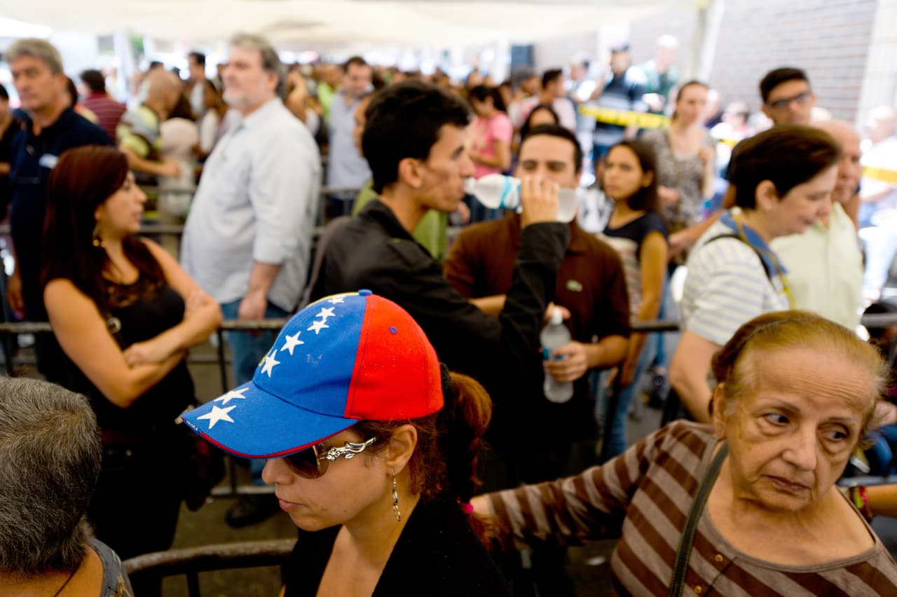 Hasta para revocar a Maduro hay que hacer fila en Venezuela